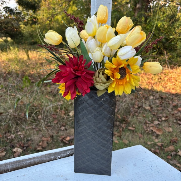 Fall Decor for wall or door metal vase with silk flowers - Picture 1 of 3
